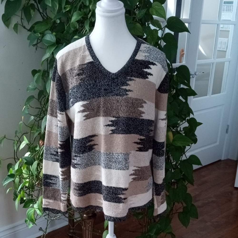 Alia Vintage V-neck Pullover Sweater